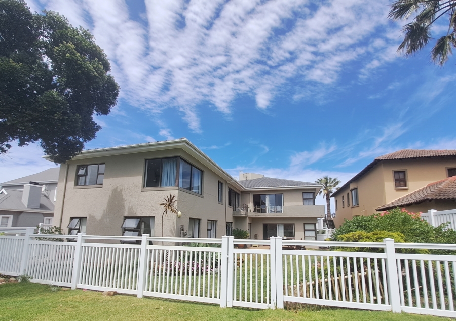 6 Bedroom Property for Sale in Greenways Golf Estate Western Cape